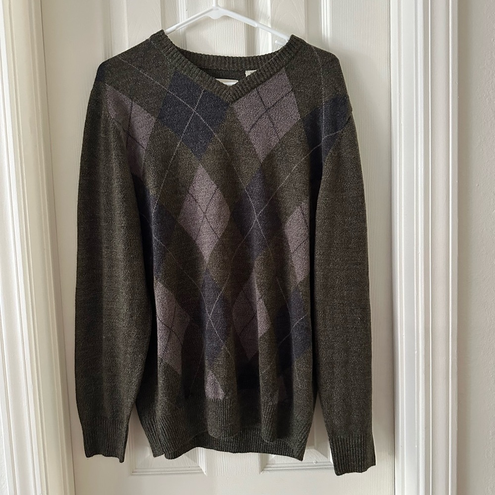 Haggar Men's V-Neck Argyle Sweater - Olive and Purple